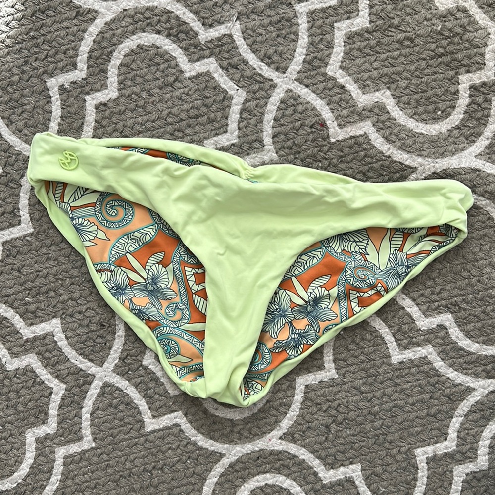 Maaji reversible bottoms sz. L